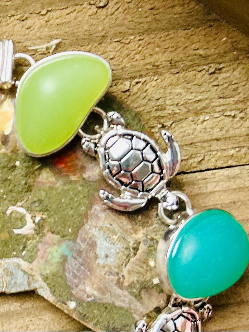 Sea Turtle Green cabochon glass-like stones Link Bracelet - Women Jewelry - Picture 5 of 7